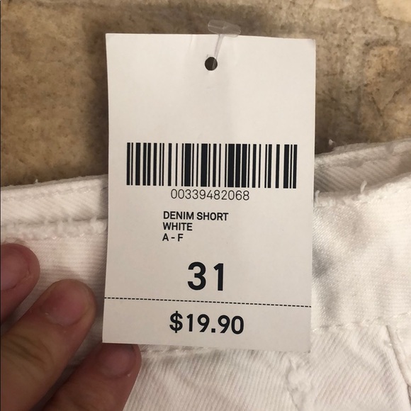 White shorts - Picture 4 of 5